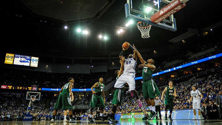 Botte fra i due Kansas nel derby del basket universitario USA! Calci e pugni a non finire