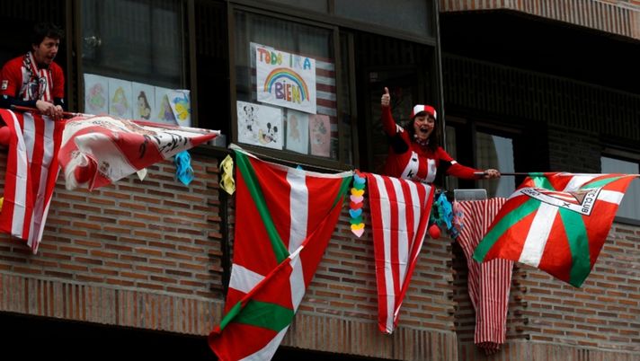 El derbi en casa: Bilbao e Real Sociedad spiegano come decorare i balconi e a che ora cantare gli anni