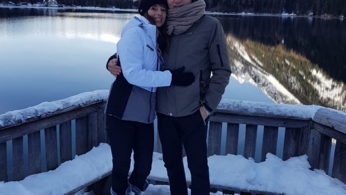 Il Kakà degli anni Ottanta festeggia in silenzio ma con gioia: Vinicio Verza e signora sul lago di Anter Selva