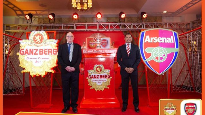 Birra e carne di cane: sollevazione social contro il nuovo sponsor cambogiano dell’Arsenal