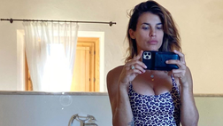 Elisabetta, fisico stratosferico. La Canalis abbaglia i social con un costume… leopardato