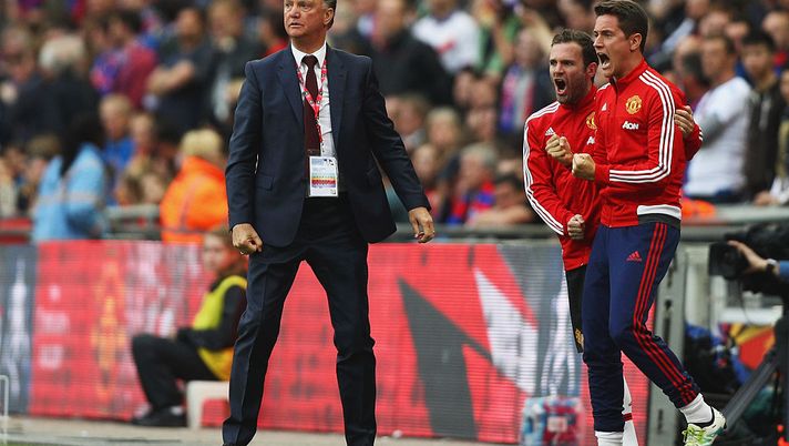 Van Gaal all’attacco: “Non si usa la sanità pubblica per il proprio tornaconto, sconfitto il virus si deve tornare a giocare”