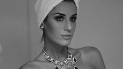 SOCIAL / Valentina Vignali, bellezza ed eleganza: lo scatto in bianco e nero infiamma il web