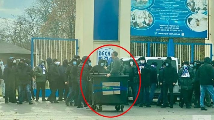 Ucraina, il dg “differenziato”: i tifosi del Desna Černihiv in sede per “rottamare” il dirigente che vuole cambiare stadio…