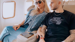 Nuovo look per Icardi. L’ex Inter in viaggio con Wanda coi nuovi capelli color platino