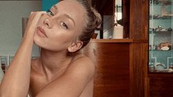 E’ la spagnola più seguita sui social: Ester Exposito incanta i social con un nudo da urlo