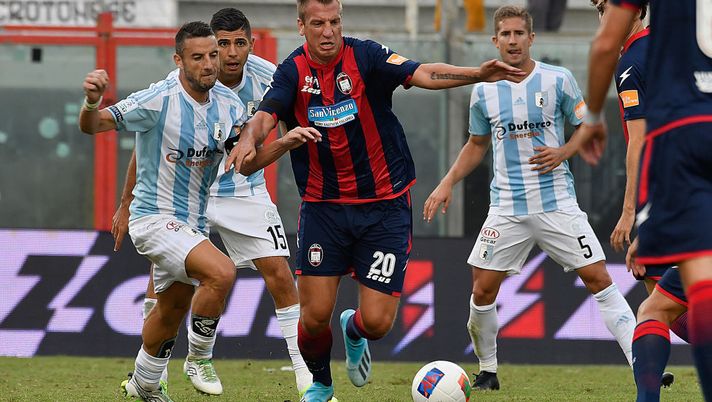 Argentina, Maxi Lopez racconta l’Italia in radio: “Sono chiuso in casa, è dura, parlo molto al telefono con i miei figli”