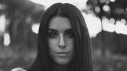 Valentina Vignali, primo piano magnetico: “Da quello sguardo vedo che…”