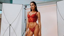 Valentina Vignali sexy in intimo rosso: “Li ho zittiti tutti”