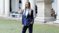 Milano Fashion Week, Melissa Satta in gessato alla sfilata di Max Mara