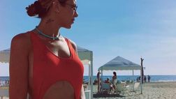Rebecca Corsi incanta la Versilia: il presidente dell’Empoli Ladies splende in costume