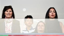 La madre di Cristiano Ronaldo sbotta e risponde alle voci su Georgina: “Smettete di…”
