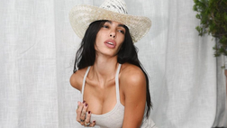 Lady Djordjevic incanta il web. Look super sexy e una richiesta: “Love her but leave her wild”
