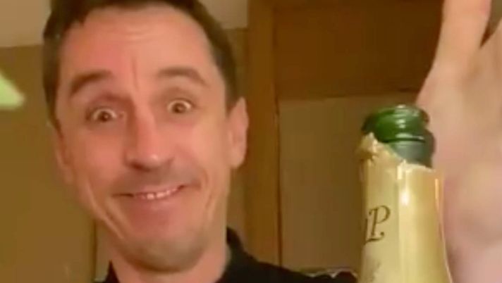 Il Liverpool perde dopo 44 partite: giubilo in Inghilterra e il perfido Gary Neville stappa lo champagne…