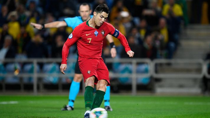 Portogallo, l’autista ai turisti: “Cristiano Ronaldo è il miglior giocatore del mondo, se non siete d’accordo scendete…”