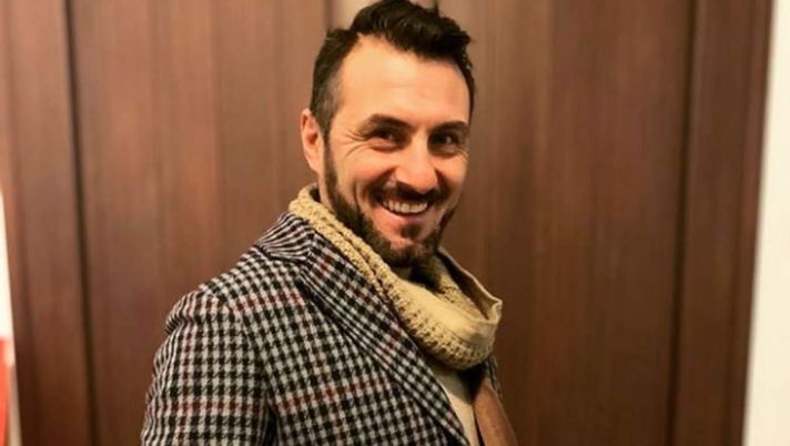 Ciao Mesagne, il Grande Fratello mi chiama: Sossio Aruta lascia il campo per lo show, ma il regolamento…