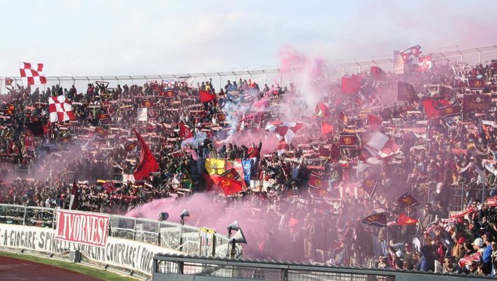 Dal derby Pisa-Livorno agli Spedali Riuniti: gli ultras livornesi ai medici, ecco le mascherine!